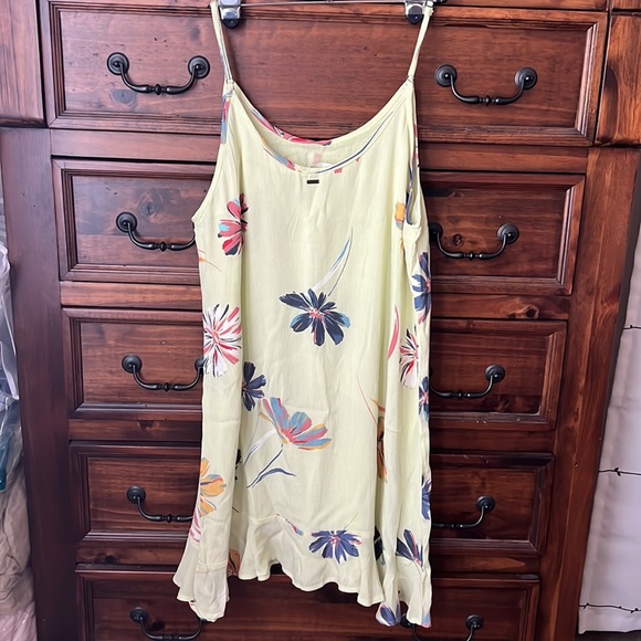 O’Neil yellow floral dress size L - NWOT - Picture 2 of 6